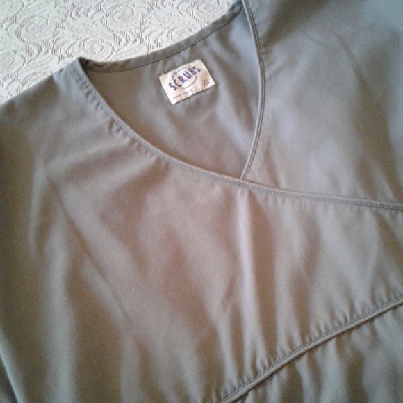 🌺 Almost New SCRUBS Gray Scrub Set - Picture 3 of 11